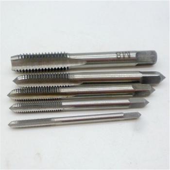 Set de 5 brocas HSS M3 a M8 con roscado estriado recto y conector métrico