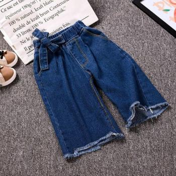 Baby abgeschnittene Hosen mit weitem Bein