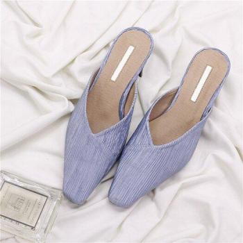 Mulas beige de punta cuadrada con tacones altos