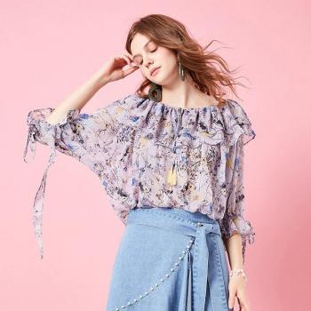 ARTKA Frühlings-Sommer-Frauen-Böhmisch-Bluse-Rüschenärmel-Nette-Frauenshirt-Blumenmuster-Spitze SA10399C