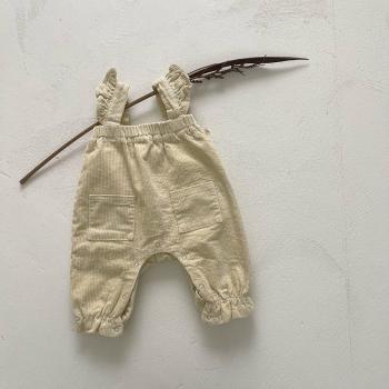 Pantalón con tirantes para niña