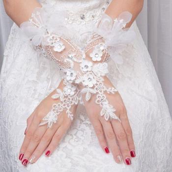 Guantes Largos de Novia con Encaje y Diseño Elegante