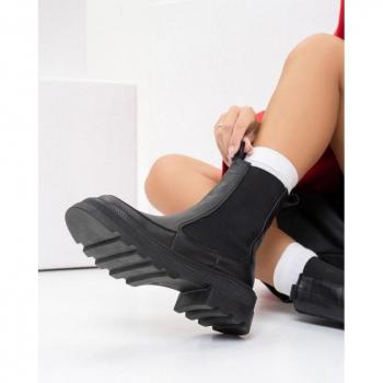 Chelsea Altos en Cuero ISSA PLUS 40 Negro