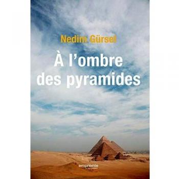 Ã l'ombre des pyramides