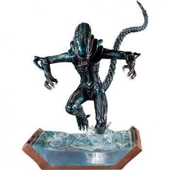 Aliens Alien Water Attack Statue