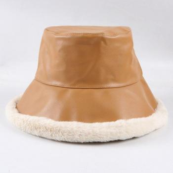 Herbstlicher Bob-Hut aus Leder mit Faux-Fur