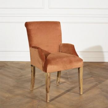 Alix – Fauteuil de table moderne bois massif et velours Marron