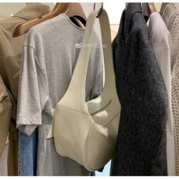 Bolso de hombro femenino de color sólido