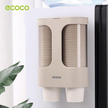 Distributeur automatique de gobelets en plastique