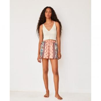 Short Gisela Estampado: Elegancia satín para mujeres