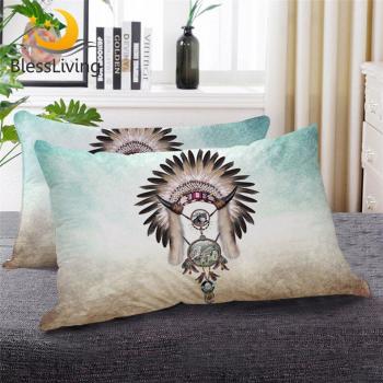 Almohada de Cuerpo BlessLiving Lobo, Plumas y Cuentas, Color Gris Verde Azulado, 1 Unidad