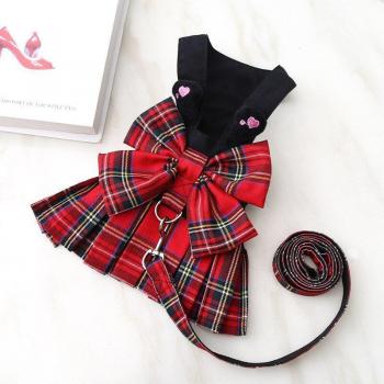 Robe de printemps pour chiens avec harnais