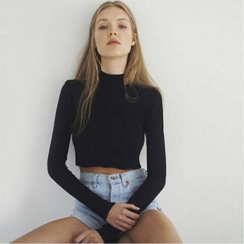Dünnes, elastisches Langarmshirt für Frauen