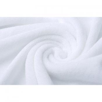 Toalla blanca de spa y masajes