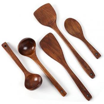 Utensilios de cocina de madera hechos a mano