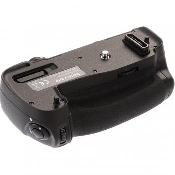 MB-D16 Multi-Power Battery Grip for Nikon D750