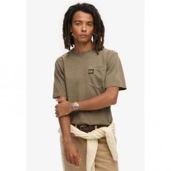 Superdry - T-Shirt mit Brusttasche in verwaschenem Braun