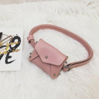 Bolso con remaches para niños