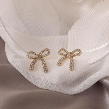 Aretes Pajarita de Cristal con Diamantes Imitación