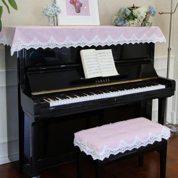Cobertura Encajada De Polvo Del Piano