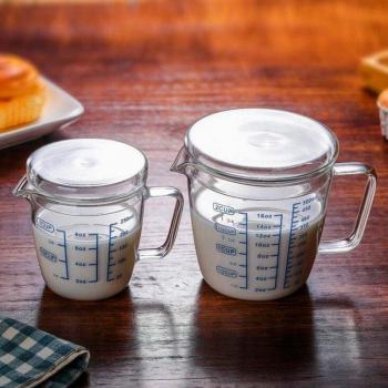 Tasse de cuisson avec couvercle en verre