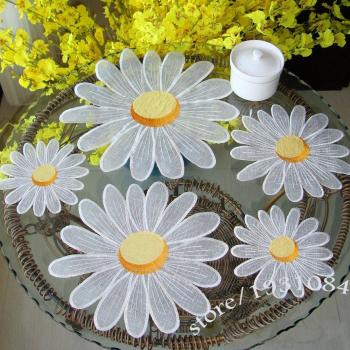 Mantel bordado de flores