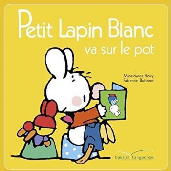 Petit lapin blanc va sur le pot