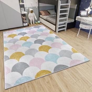 Flauschiger Spielteppich für das Kinderzimmer