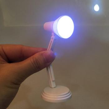 Lampe de bureau à LED blanche échelle 1/6, modèle de meubles pour Dollhouse