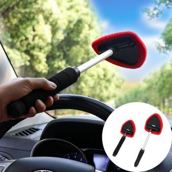 Brosse à long manche pour le nettoyage des vitres de voiture