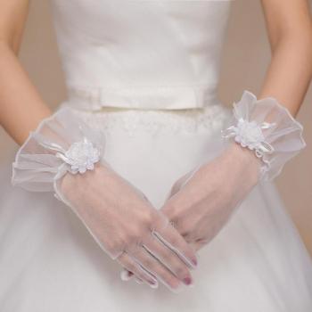 Dentelle Élégante – Gants de Demiselle d’Honneur