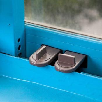 Schutzschiene für Schiebefenster: Anti‑Diebstahl‑System aus Stahl, Kunststoff & Aluminium – integrierter Fang & Verriegelung