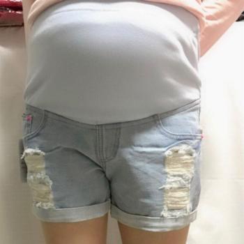 Lässige Schwangerschaftsjeans mit Bauchband