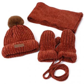 Trousse d’hiver pour enfants : bonnet pompon, écharpe et gants tricotés