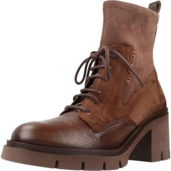Zapato botín casual en cuero avellana