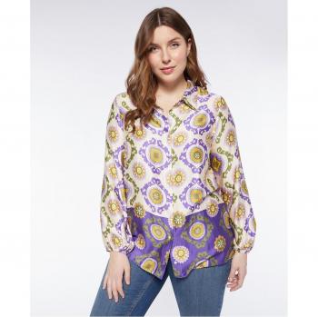 Camisa de mujer con diseño floral acampanado