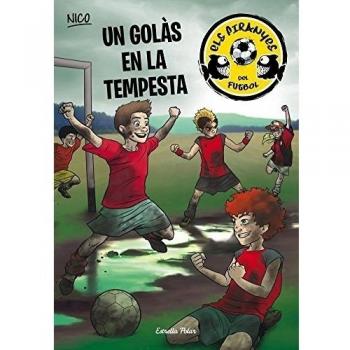 Un golàs en la tempesta: Els Piranyes del Futbol 4 (Tapa blanda).