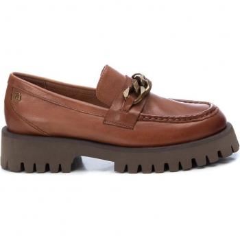 Carmela - Mocasines de mujer de piel color camel con detalle de cadena